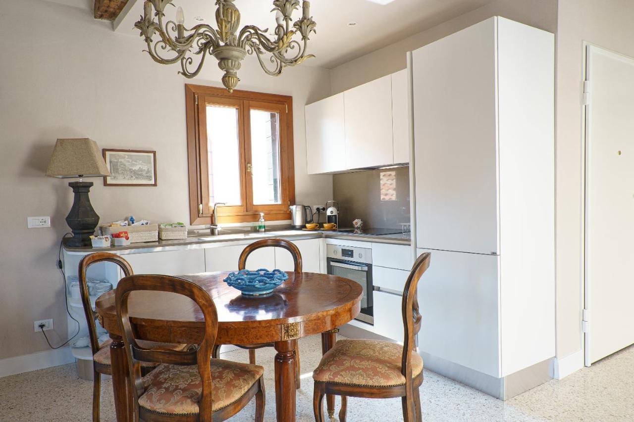 Palazzo Veneziano Direct At The Canal With Roof Terrace Venise