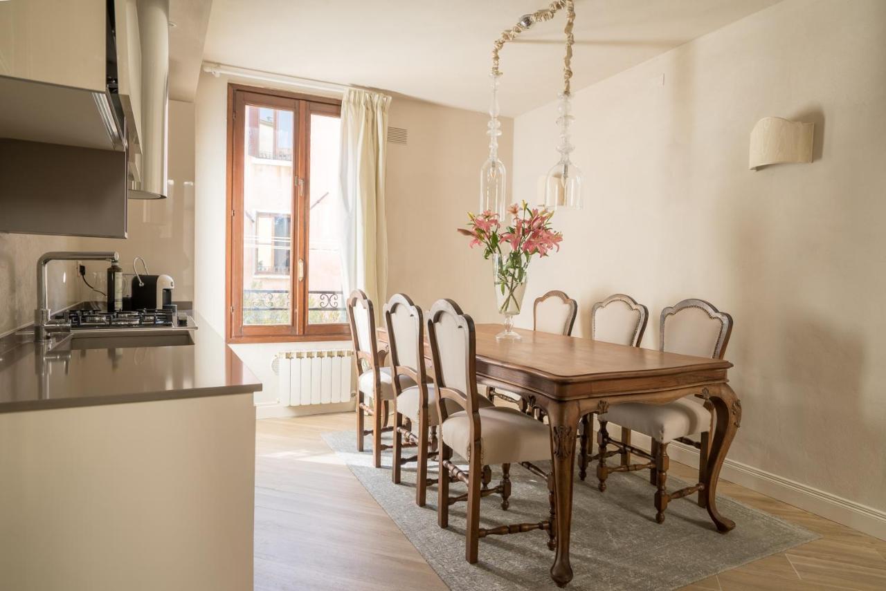 Palazzo Veneziano Direct At The Canal With Roof Terrace Venise