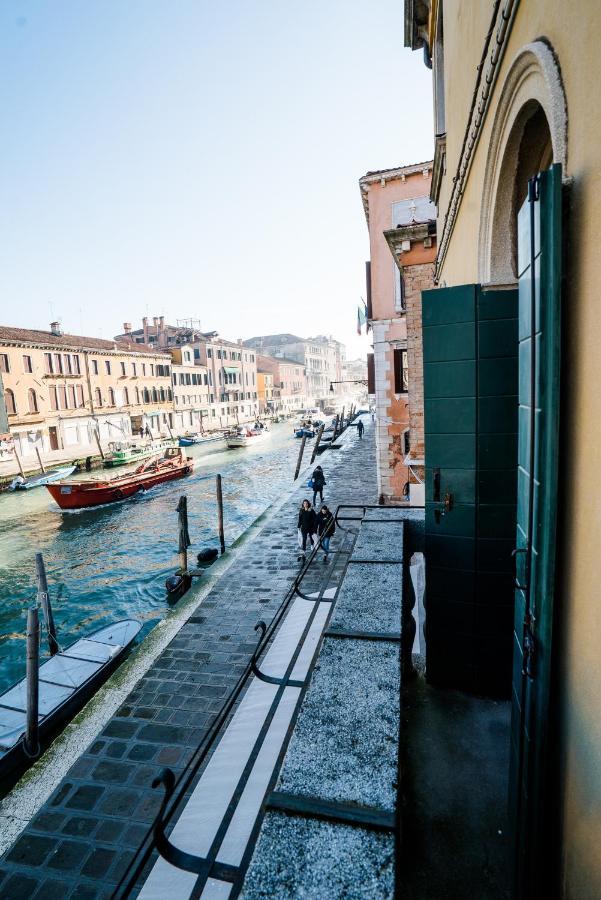 Hébergement de vacances Palazzo Veneziano Direct At The Canal With Roof Terrace *