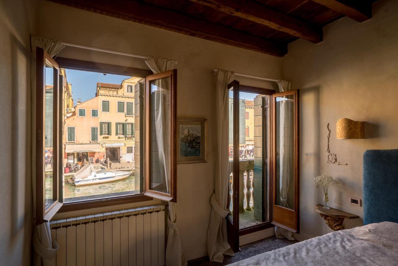 Palazzo Veneziano Direct At The Canal With Roof Terrace Hébergement de vacances *