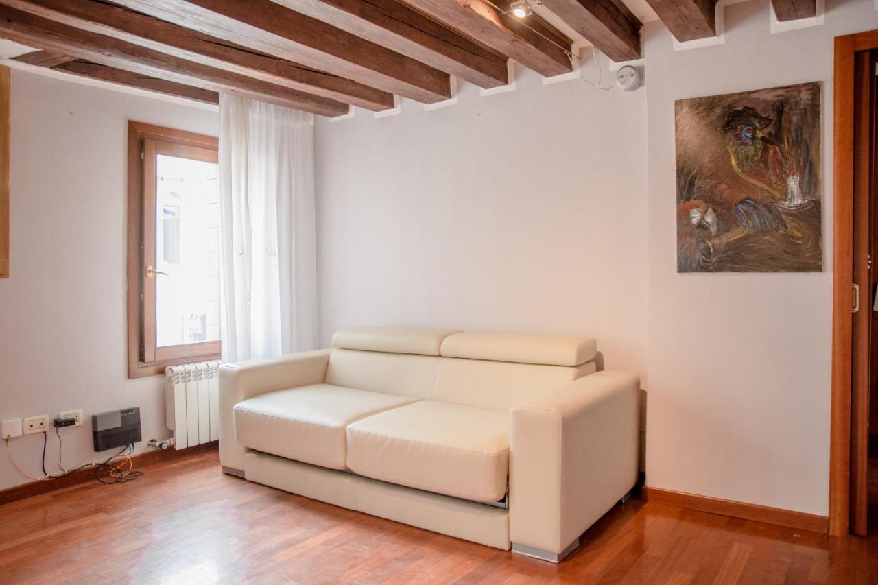 Superior In Via Garibaldi By Bricola * Venedig