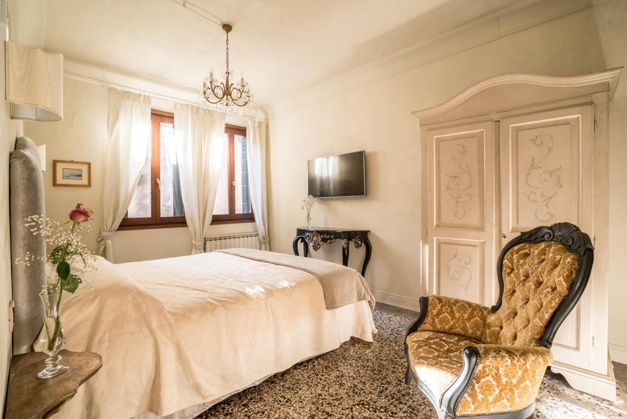 Palazzo Veneziano Direct At The Canal With Roof Terrace Hébergement de vacances