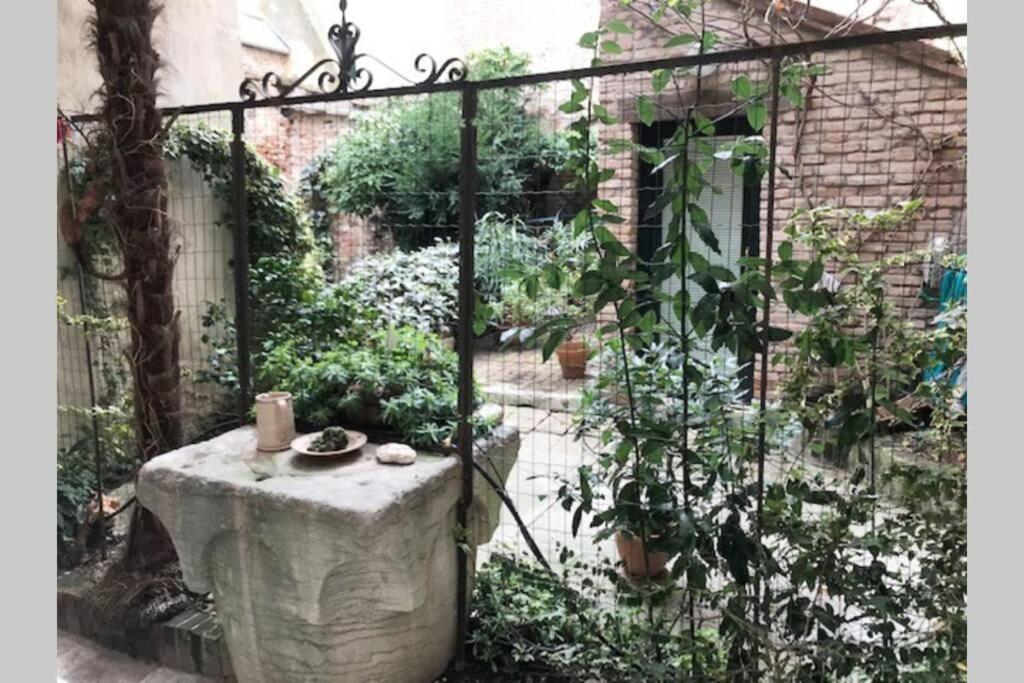 Tipico Con Corte Privata Appartamento Venezia