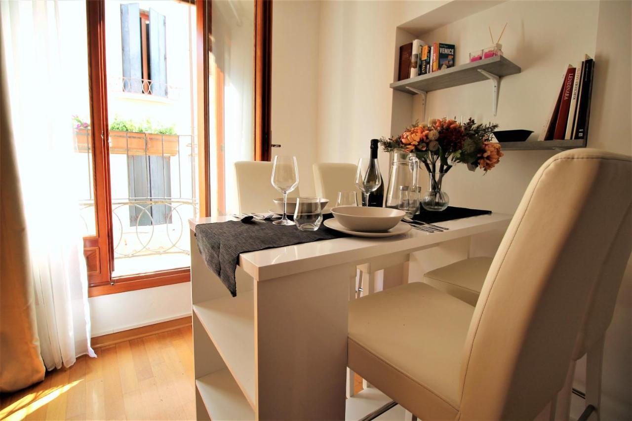 Appartement Charming Canal View San Marco