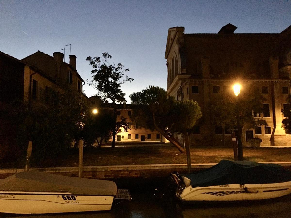 Il Buco Della Suora * Venise