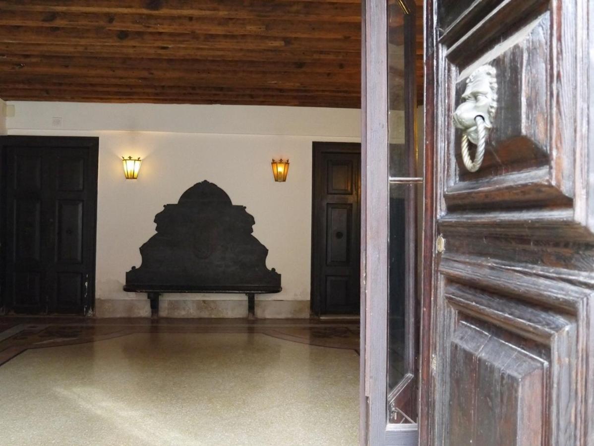 In Palazzo Storico A Centro