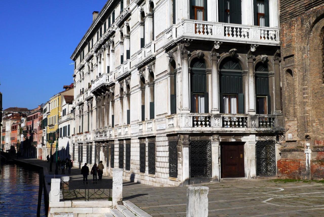 In Palazzo Storico A Centro *