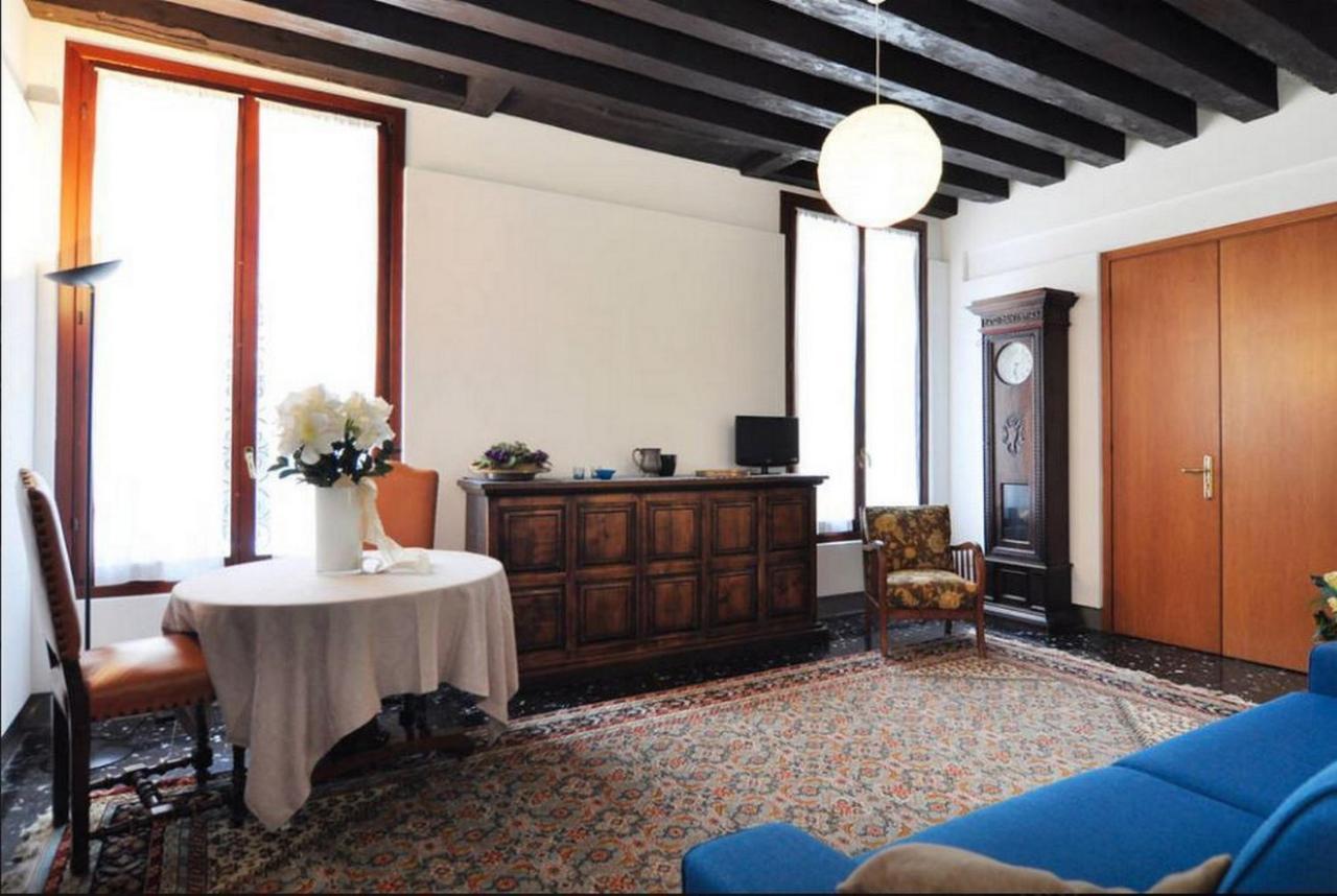 In Palazzo Storico A Centro *