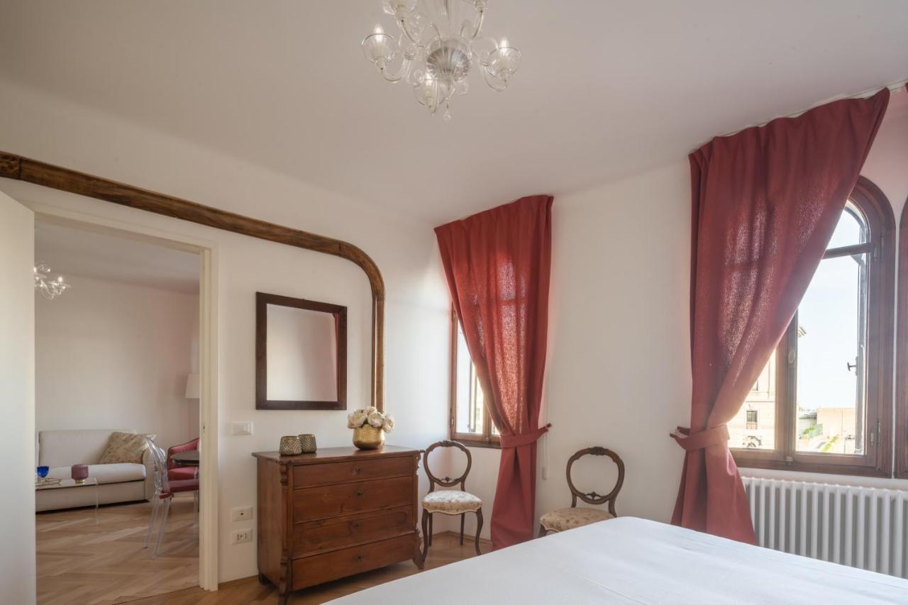 Venetian Palace R&r *