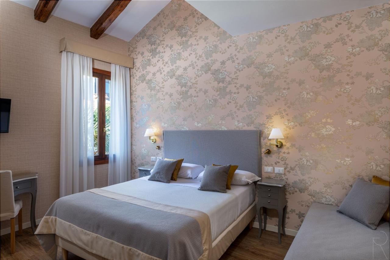 Rosa Hotel 2*