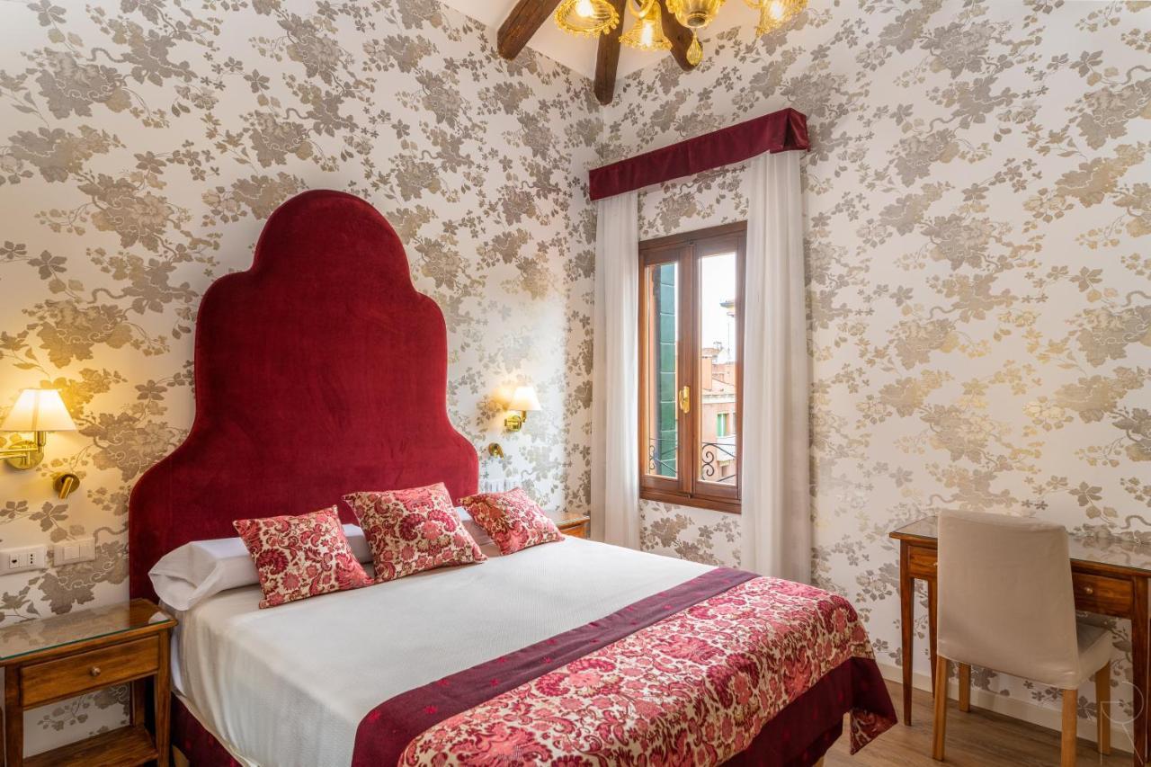Rosa Hotel 2*
