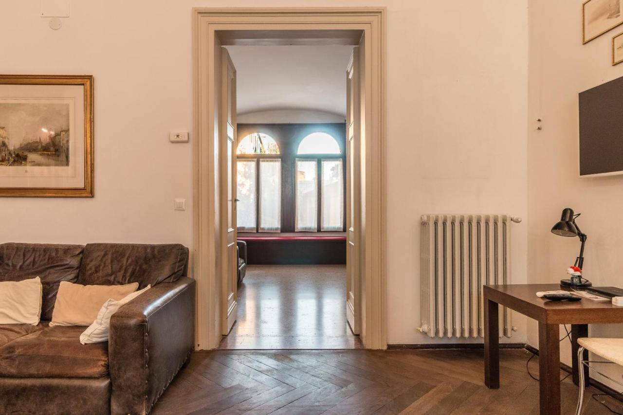 Red House Close To @accademia Bridge Apartment