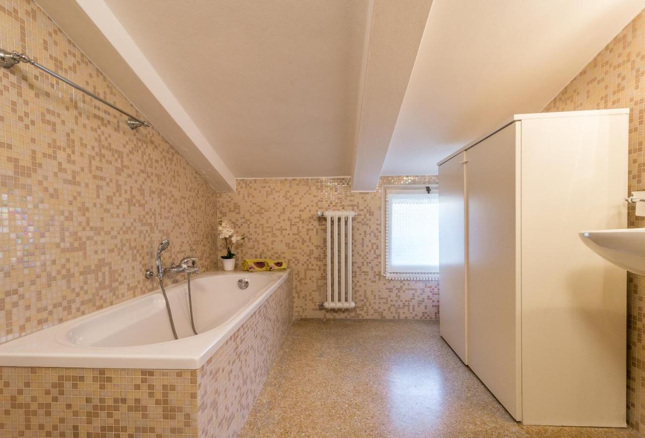 Red House Close To @accademia Bridge Apartment Venice