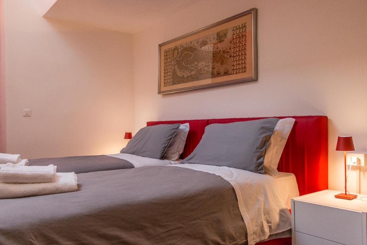 Red House Close To @accademia Bridge Apartment Venice