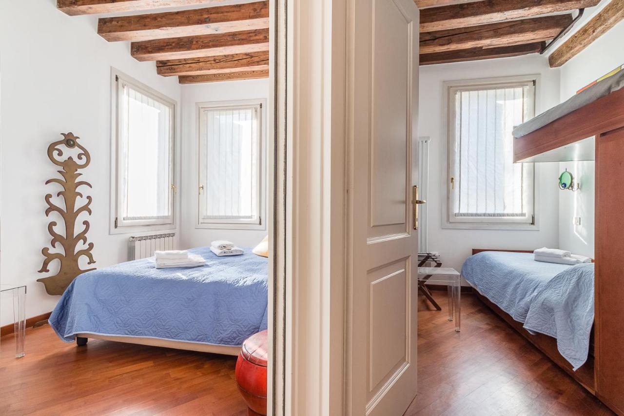 7 Windows On Apartment Venedig