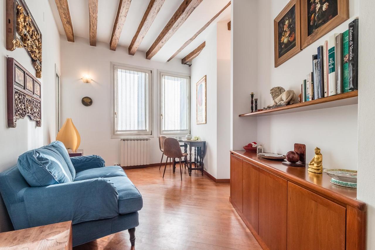 7 Windows On Apartment Venedig
