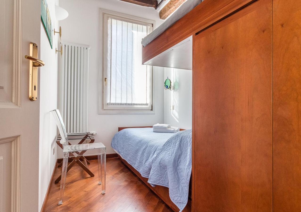 7 Windows On Apartment Venedig
