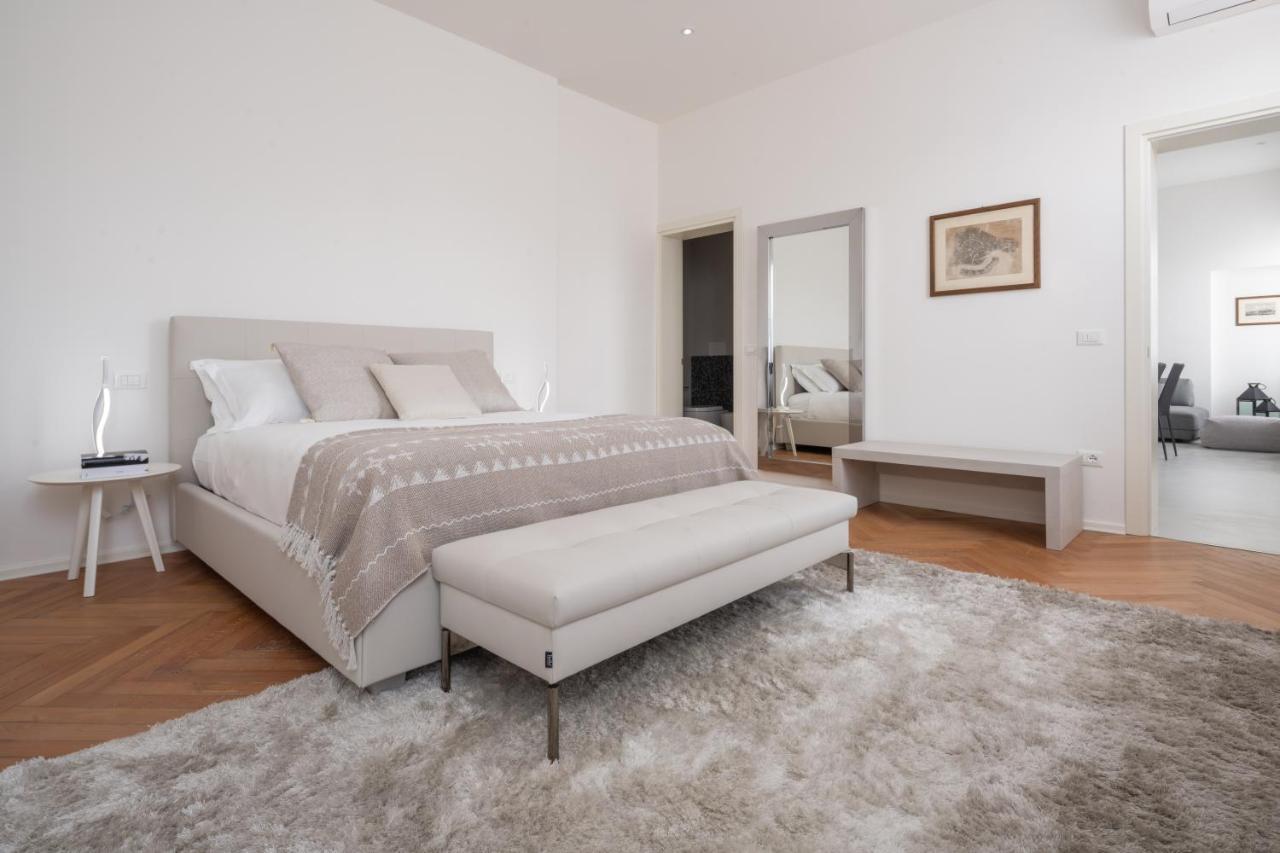 Appartement Design With Balcony On The Grand Canal R&r