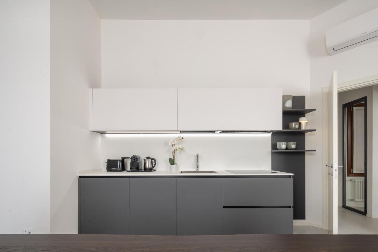 Appartement Design With Balcony On The Grand Canal R&r *
