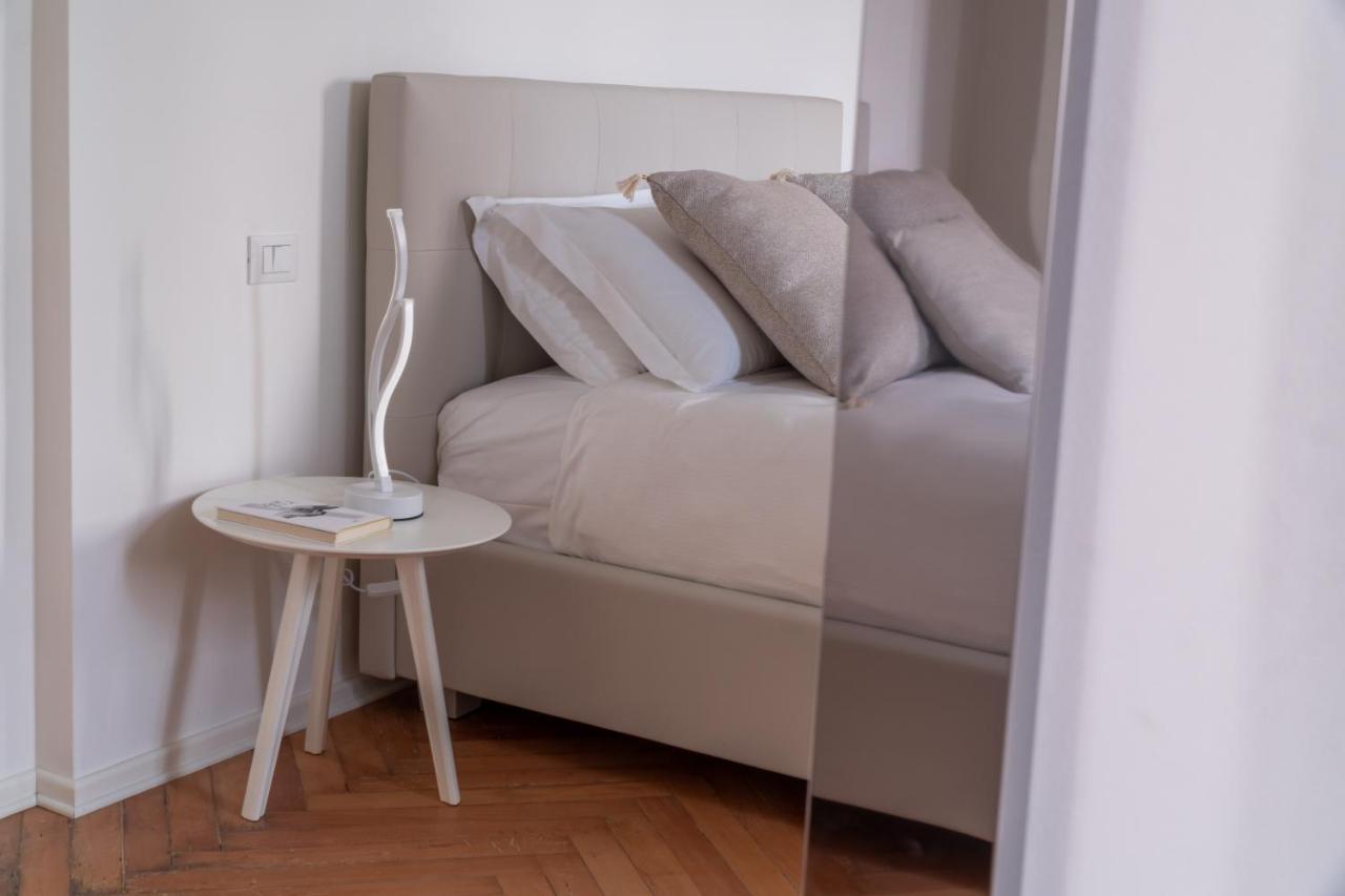 Appartement Design With Balcony On The Grand Canal R&r *