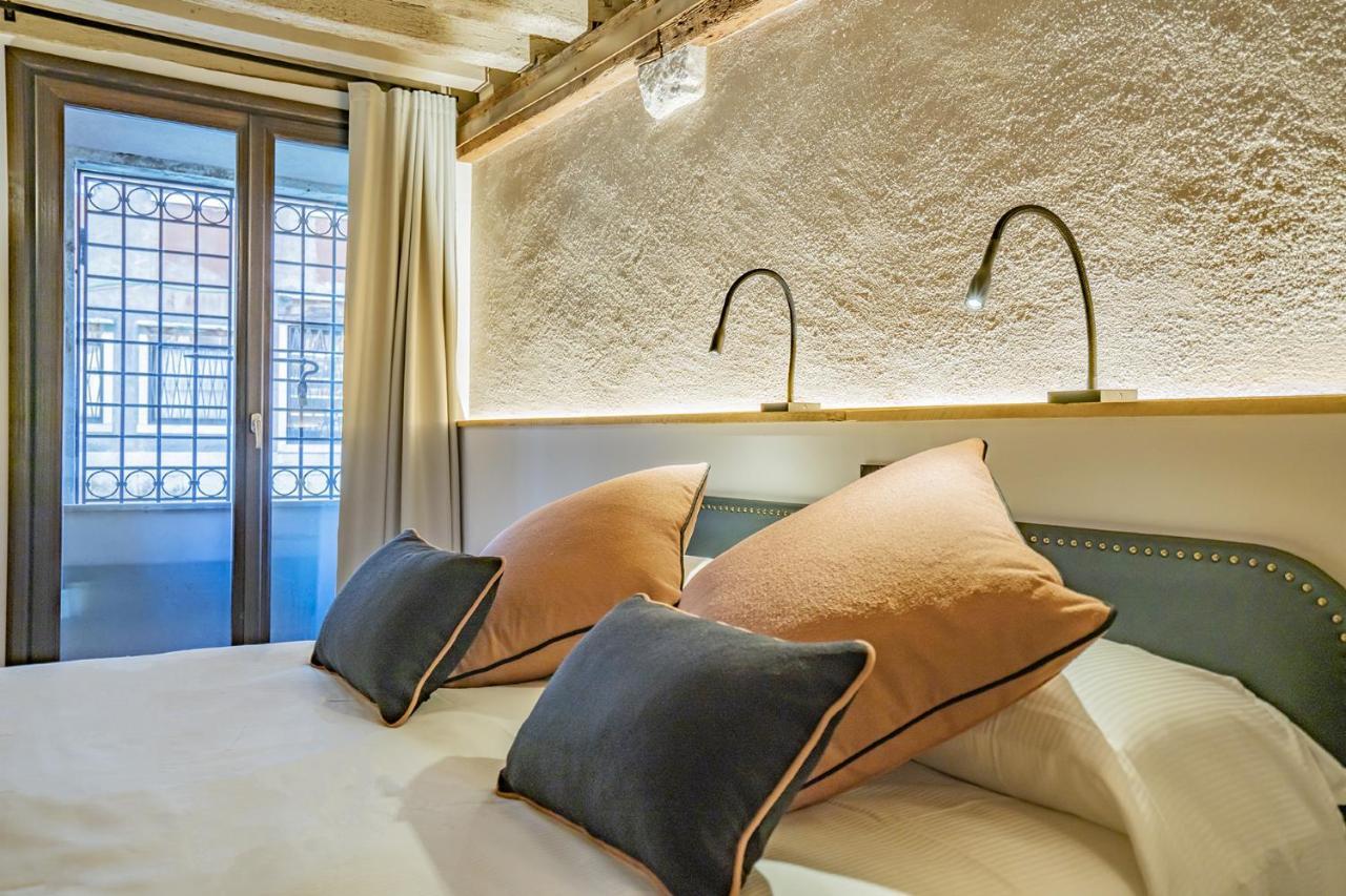 Corte Rubbi 5514 Canal View *
