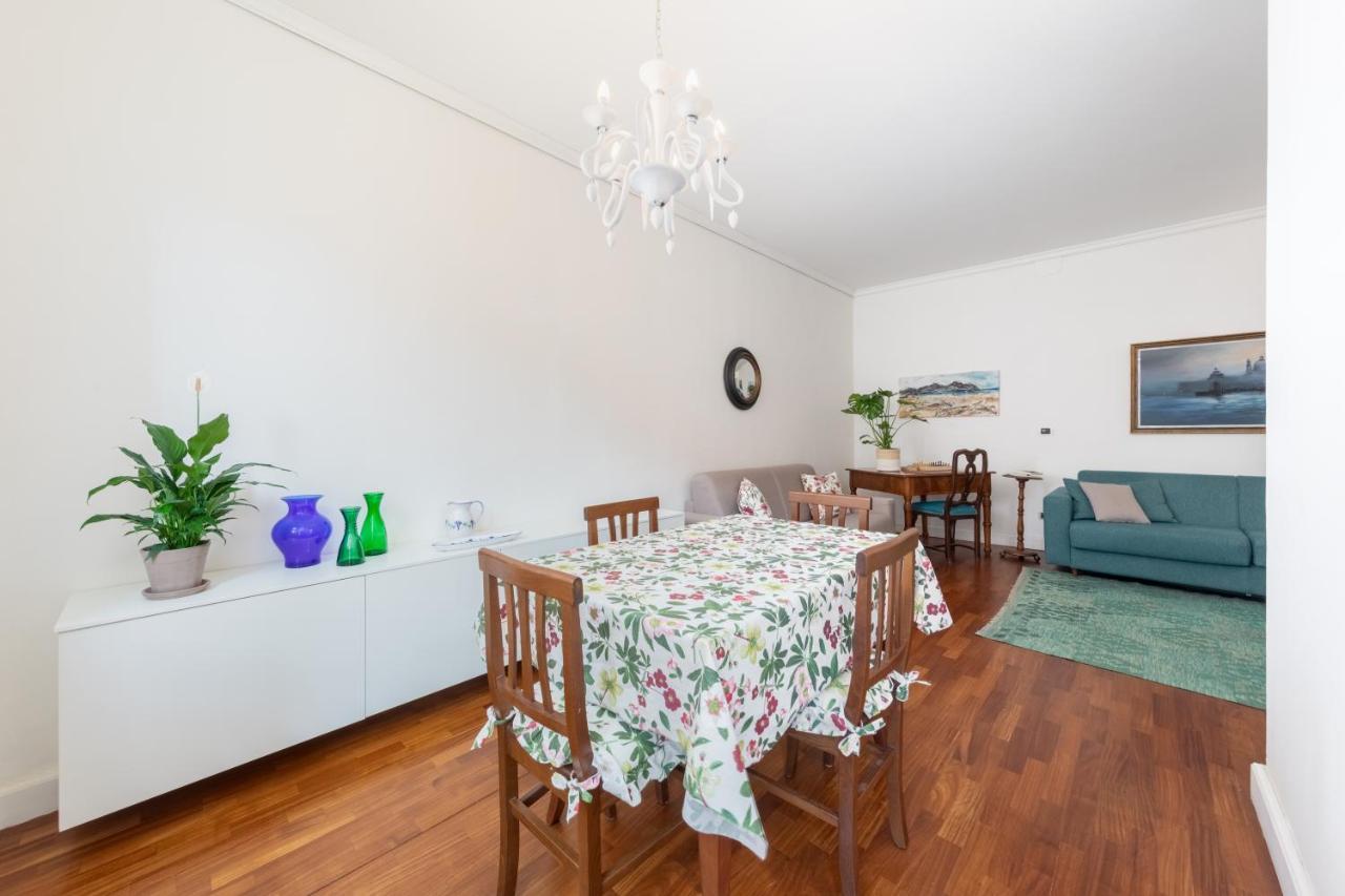 Colombina With Canal View Appartement *
