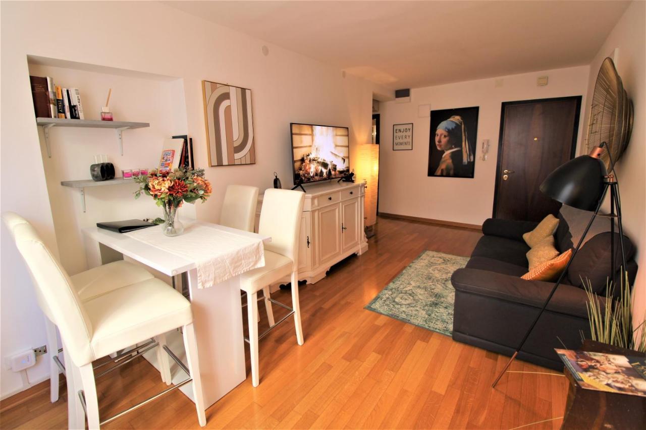 Charming Canal View San Marco Appartement