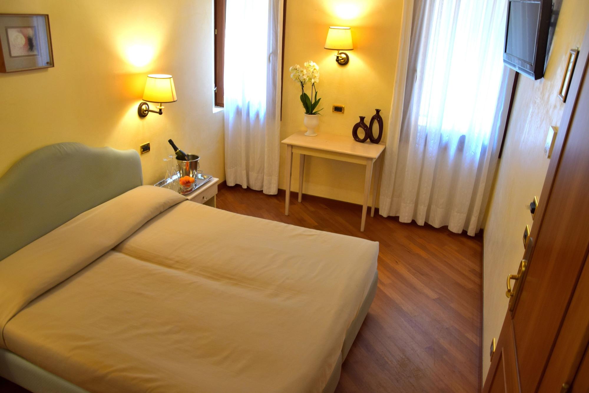 Residenza Favaro Hotel *