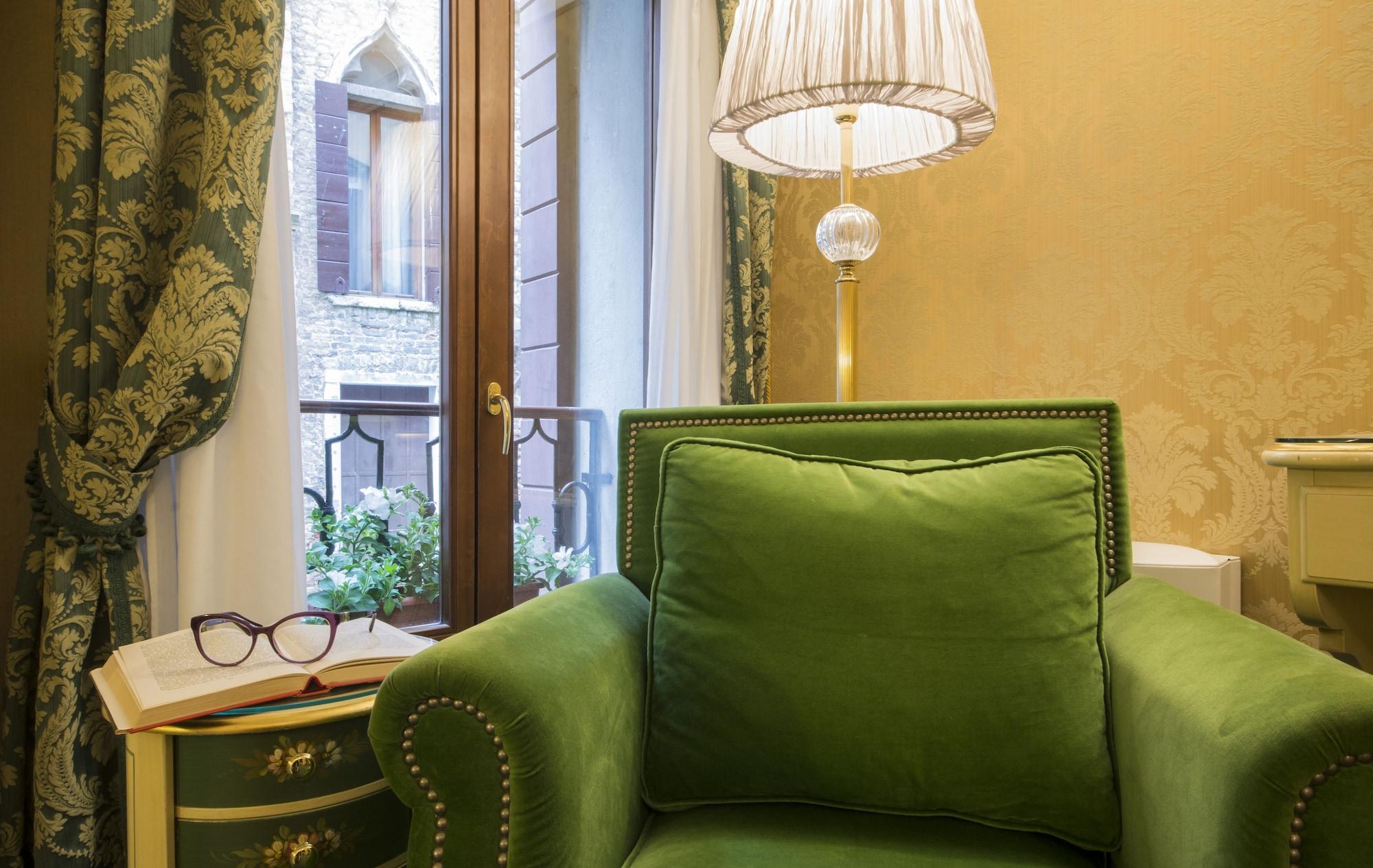 Becher Hotel 3*
