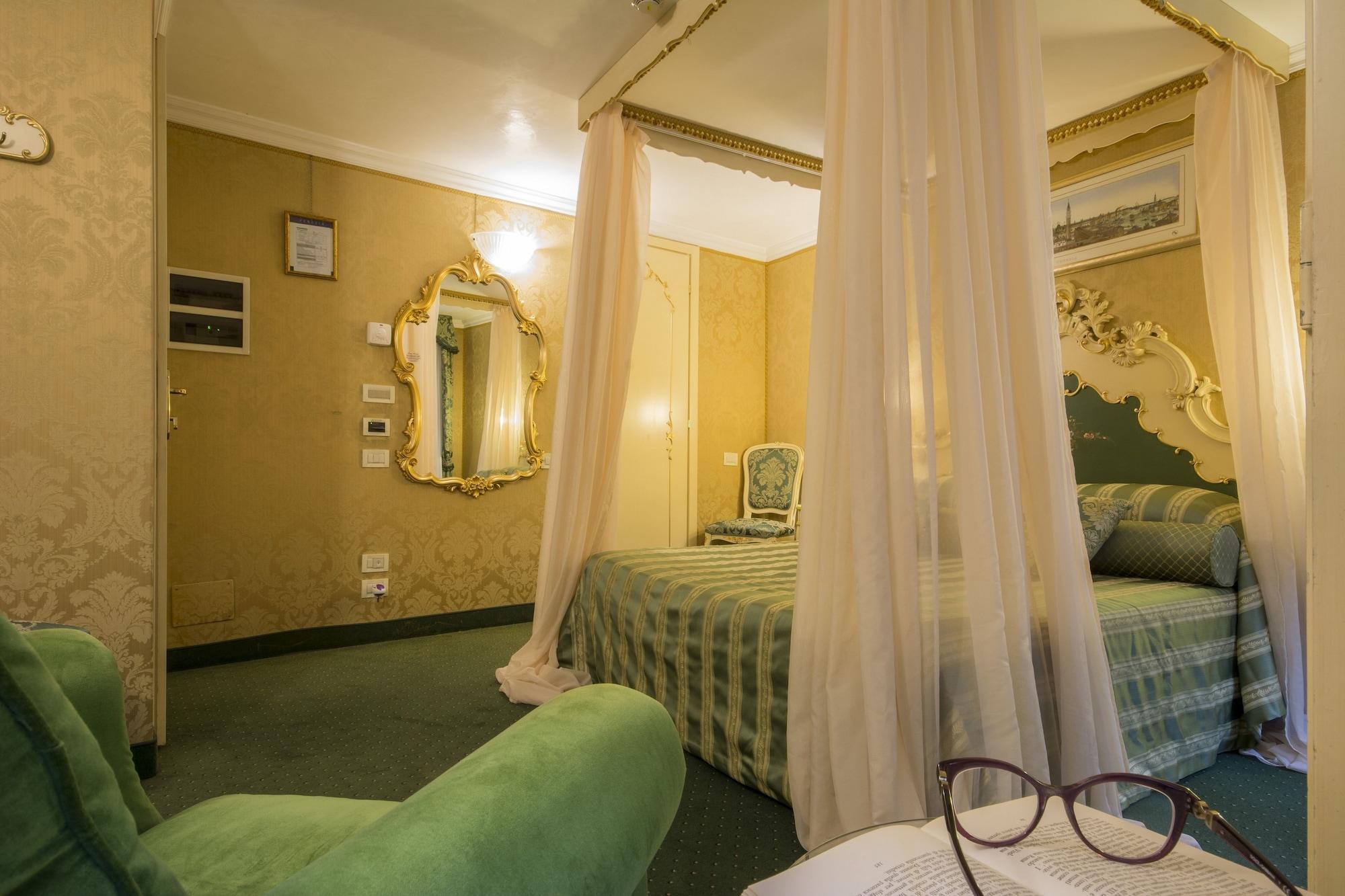 Becher Hotel 3*