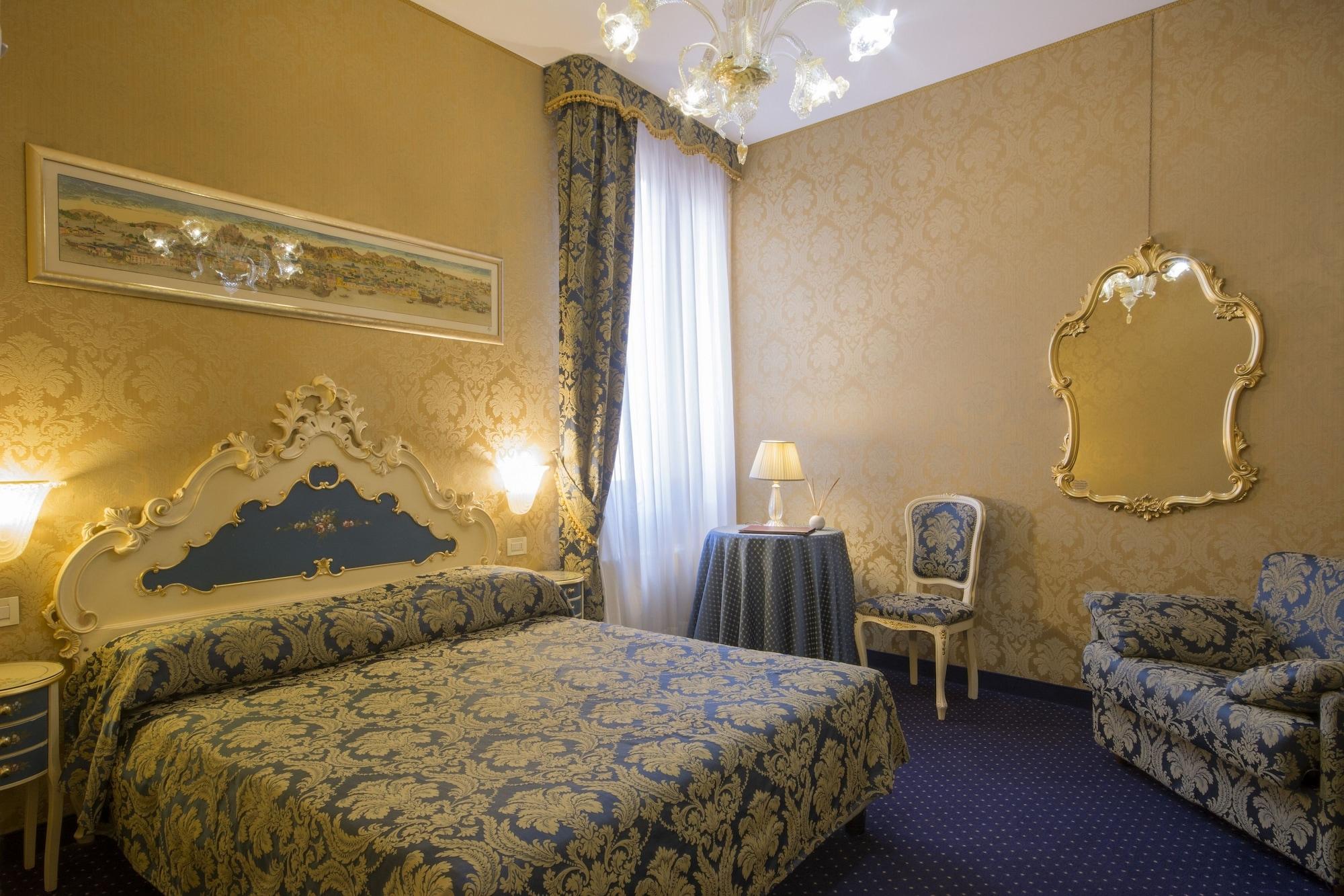 Becher 3* Venise