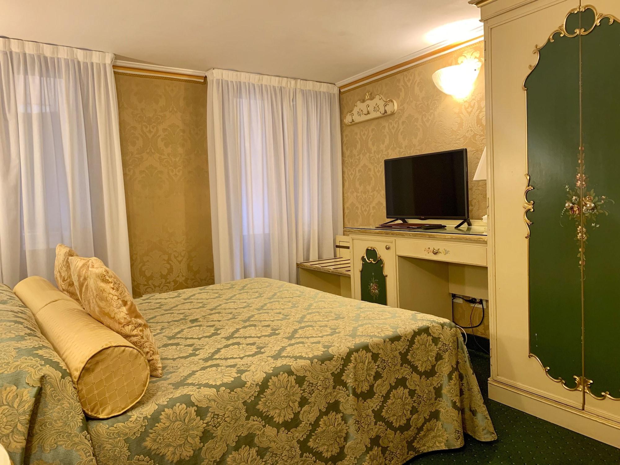 Becher Hotel