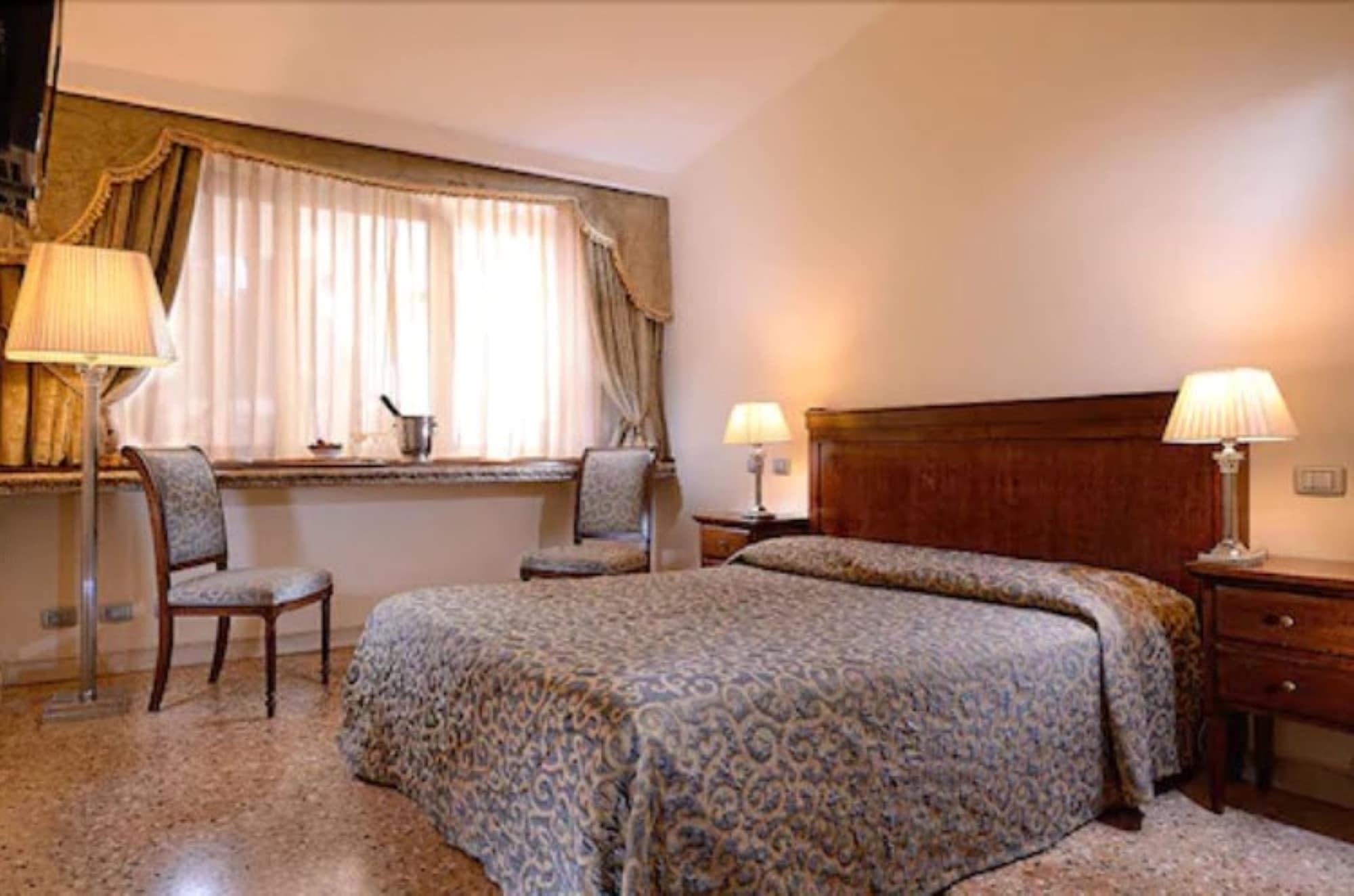 Dell'opera Hotel 3*