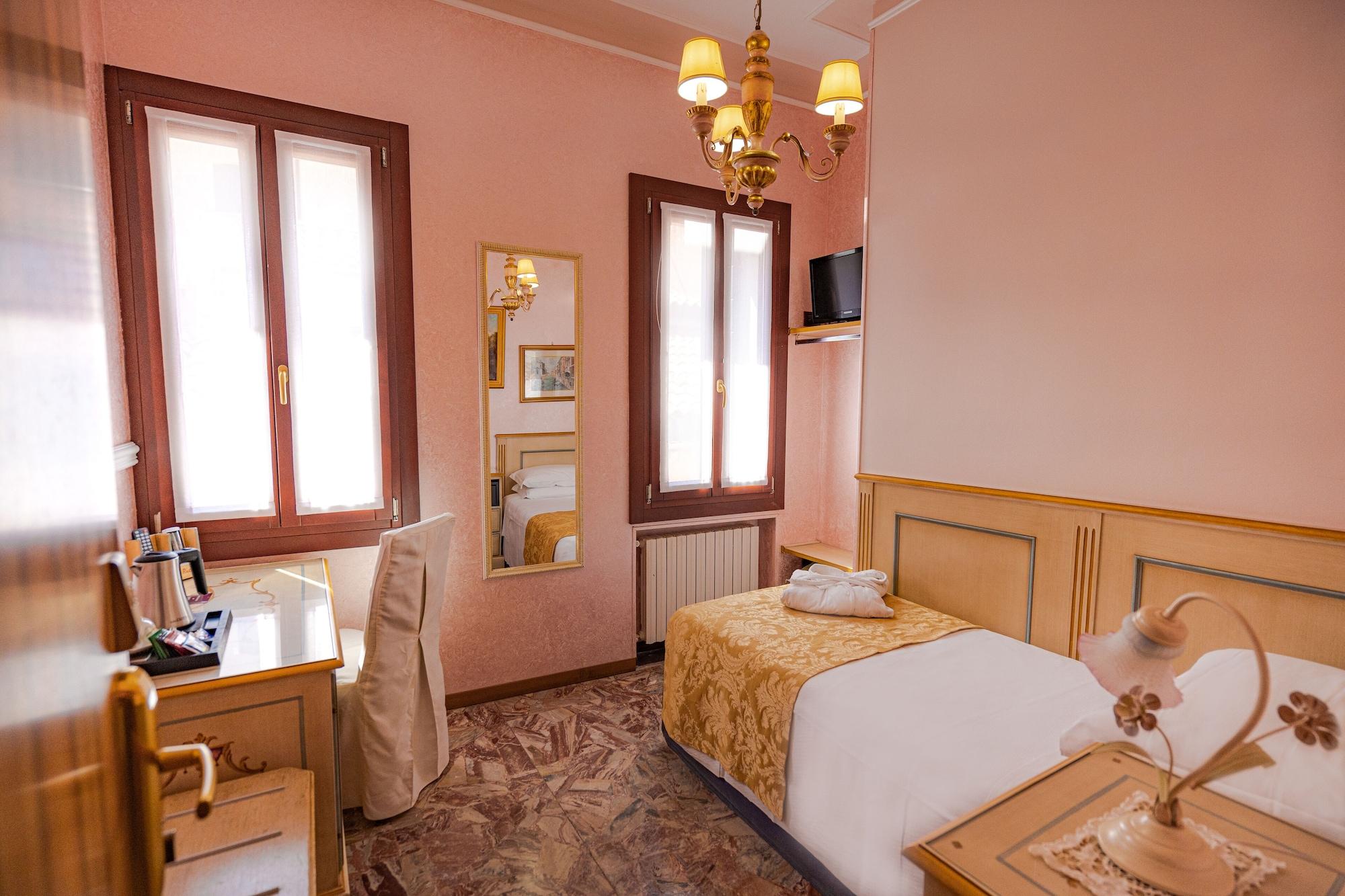 Al Piave 3* Venedig