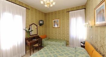 Rosa Hotel 2*