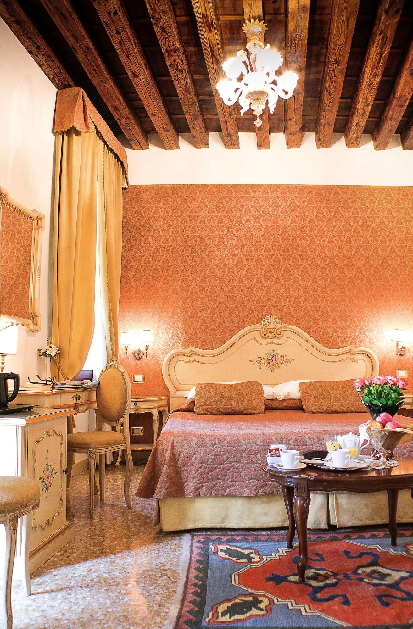 Apostoli Palace 3*