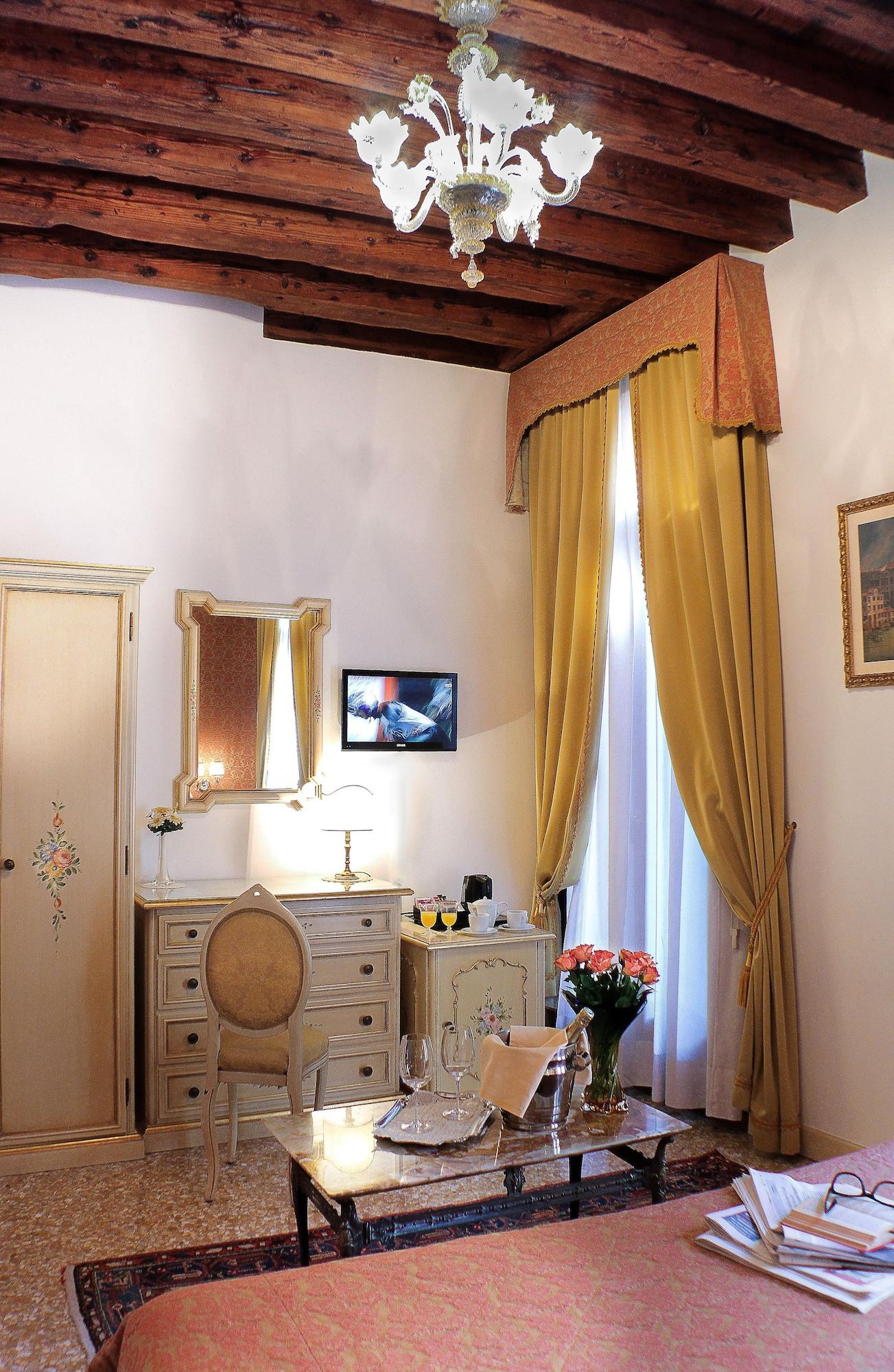 Couette-café Apostoli Palace 3*