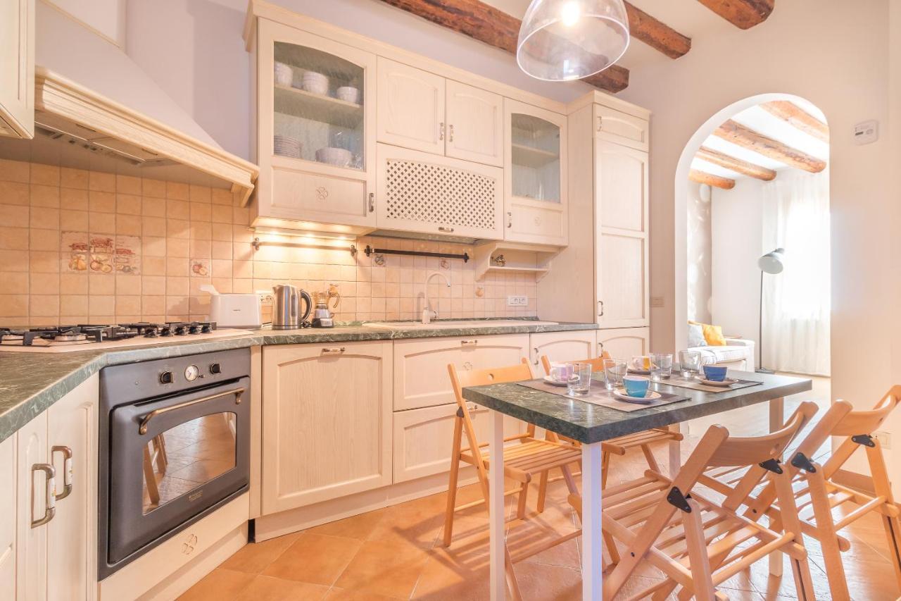Casa Masa Close To @s.lucia Train Station *