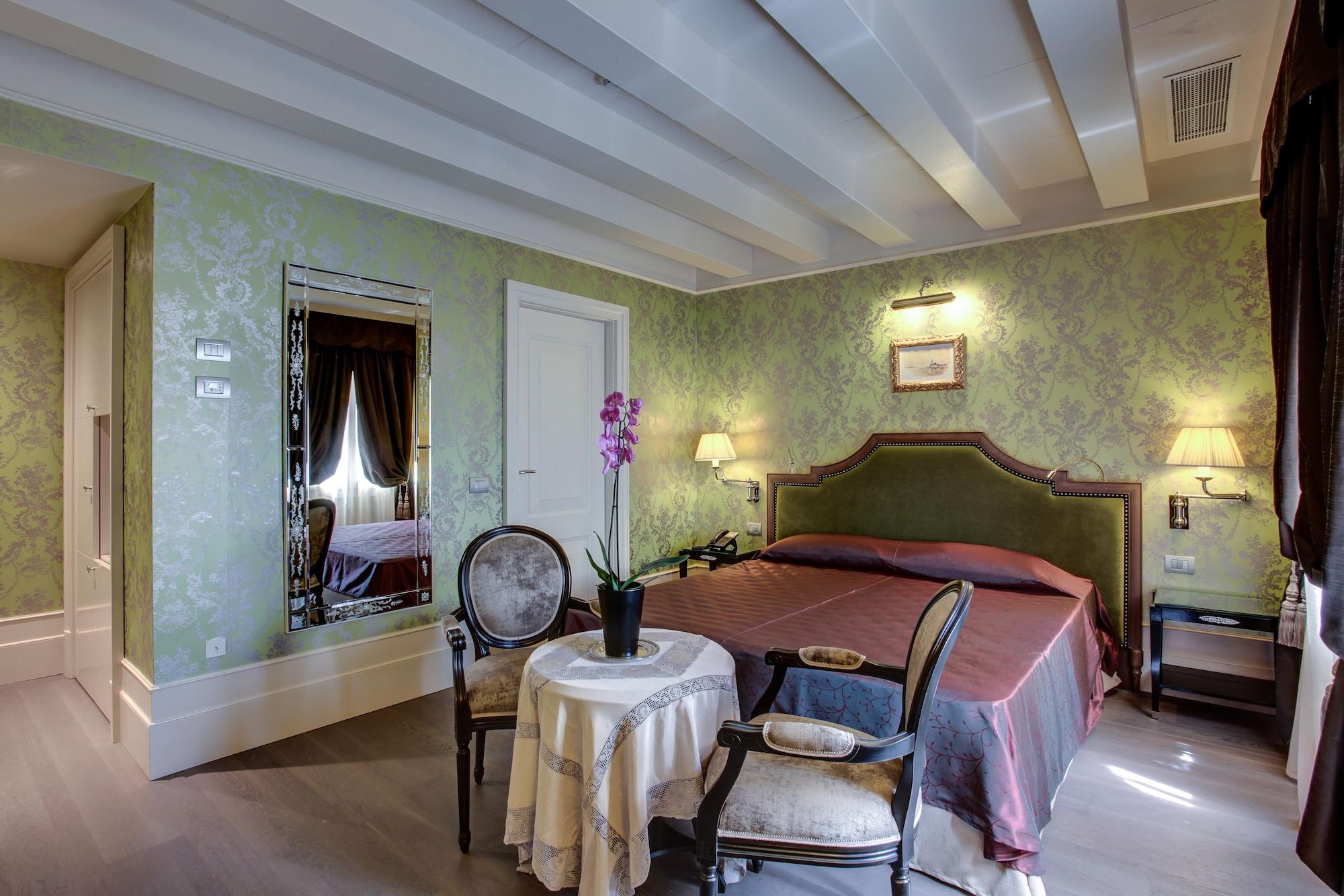 Moresco Hotel 4*