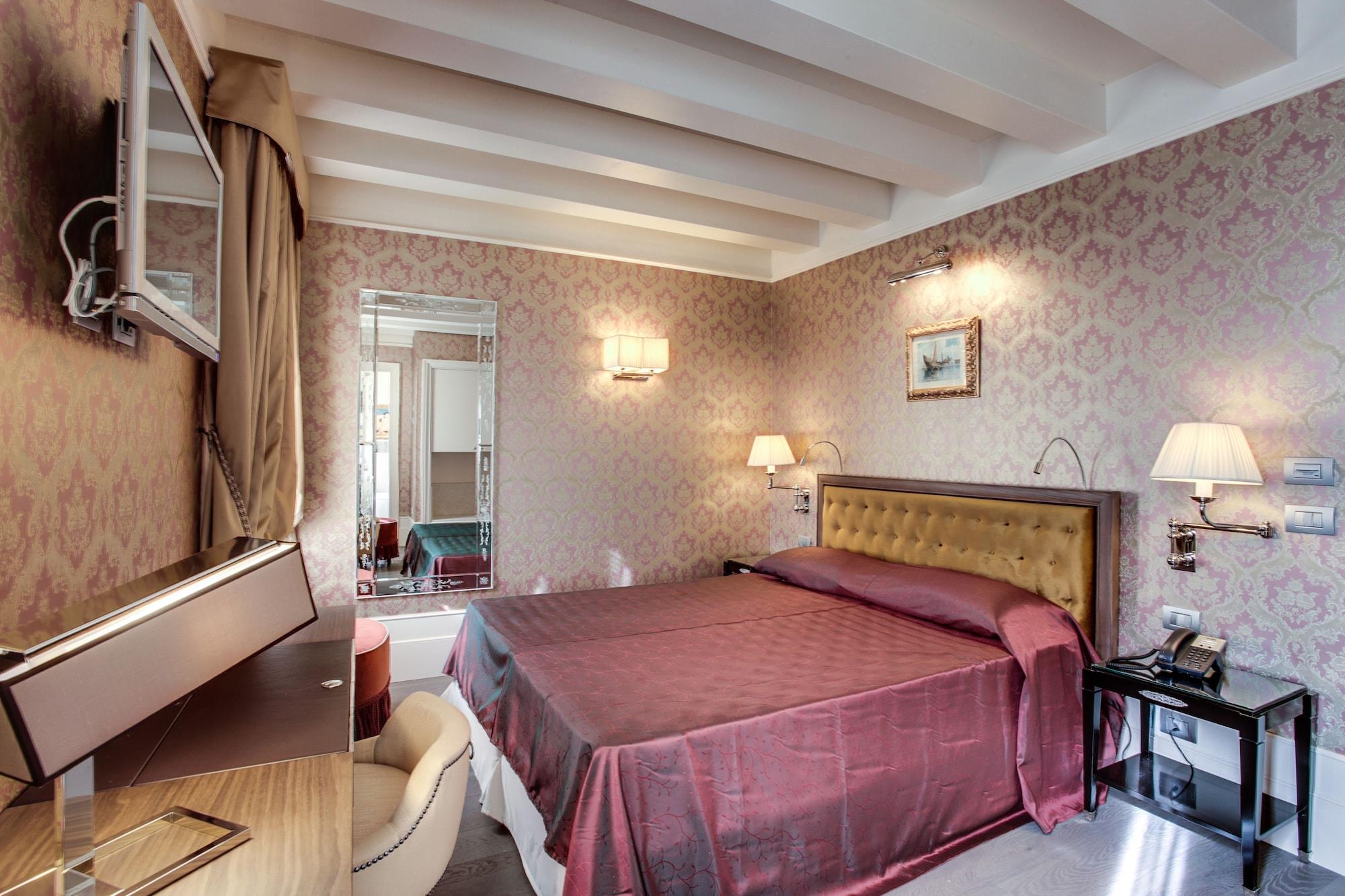 Moresco Hotel 4*
