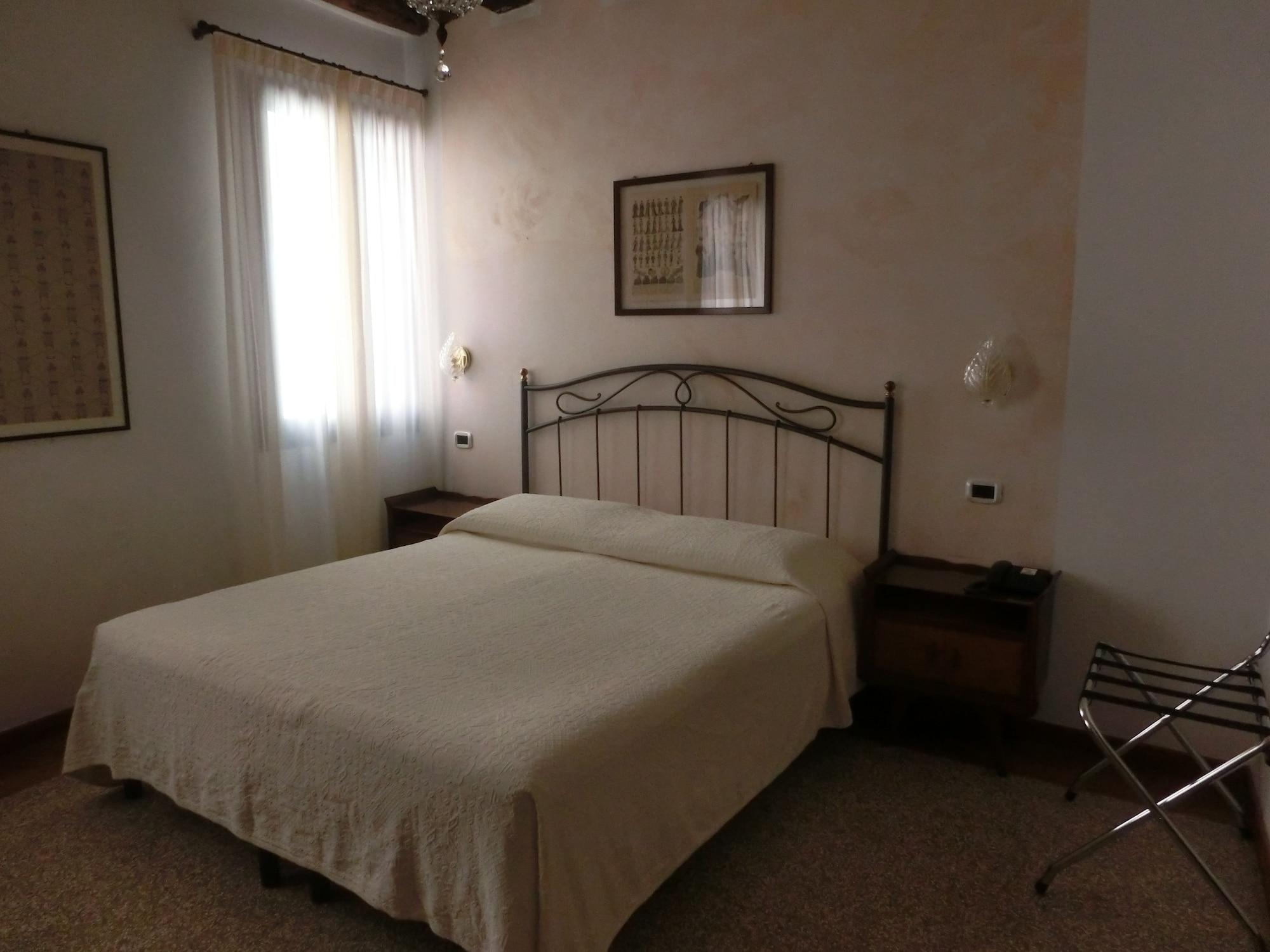 Art Deco Affittacamere 3*