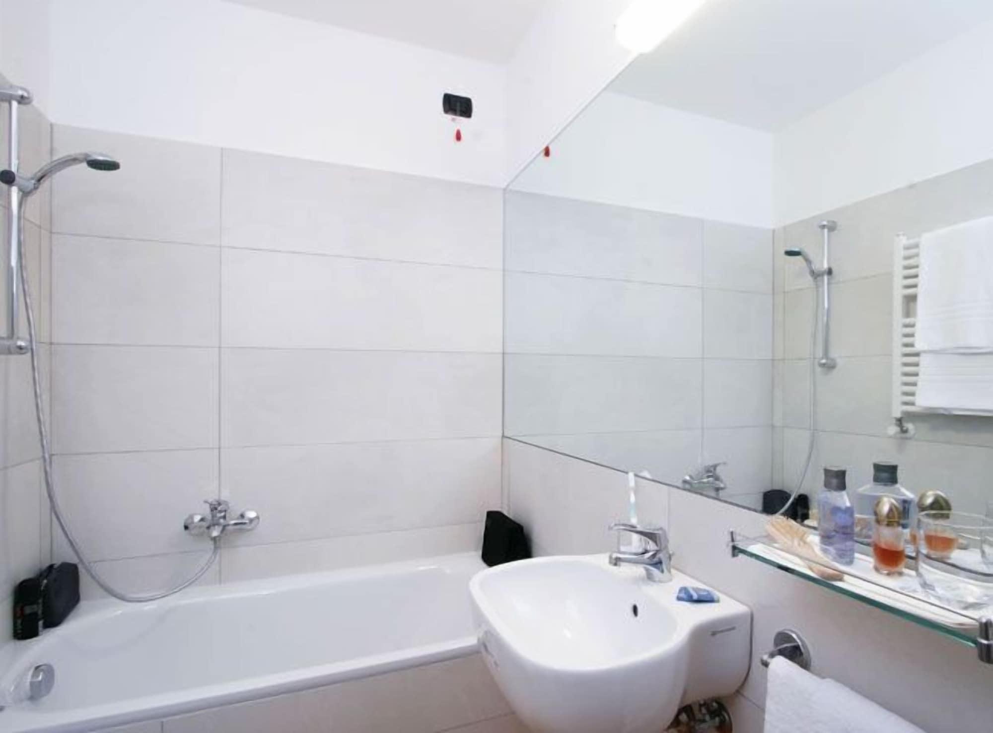 Hotel Mary 3*