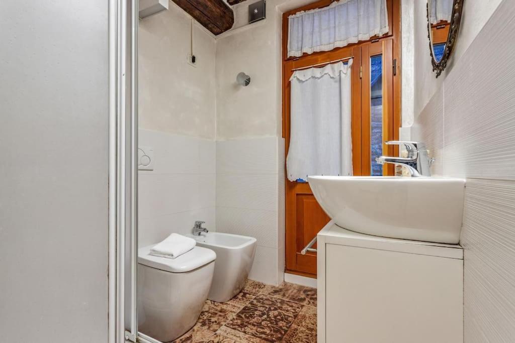 Riva Di Biasio & Sestiere Santa Croce X4 * Venise