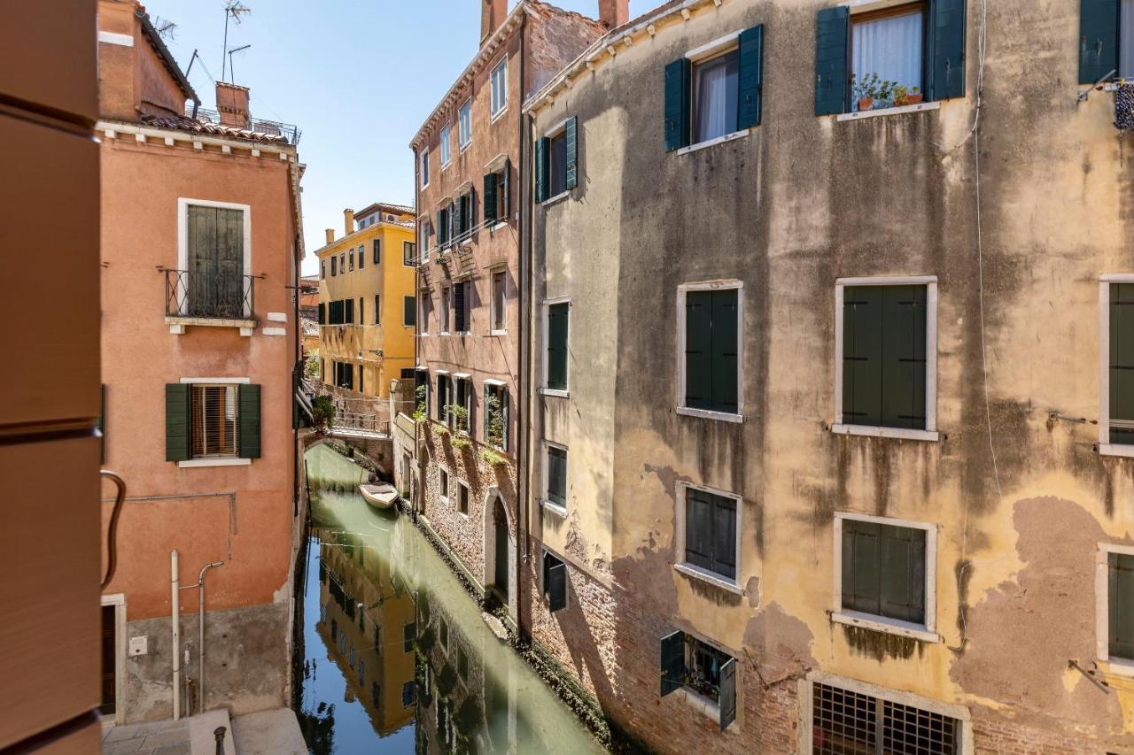 Apartment Querini Suite-balcony On Canal, Close To San Marco Venedig