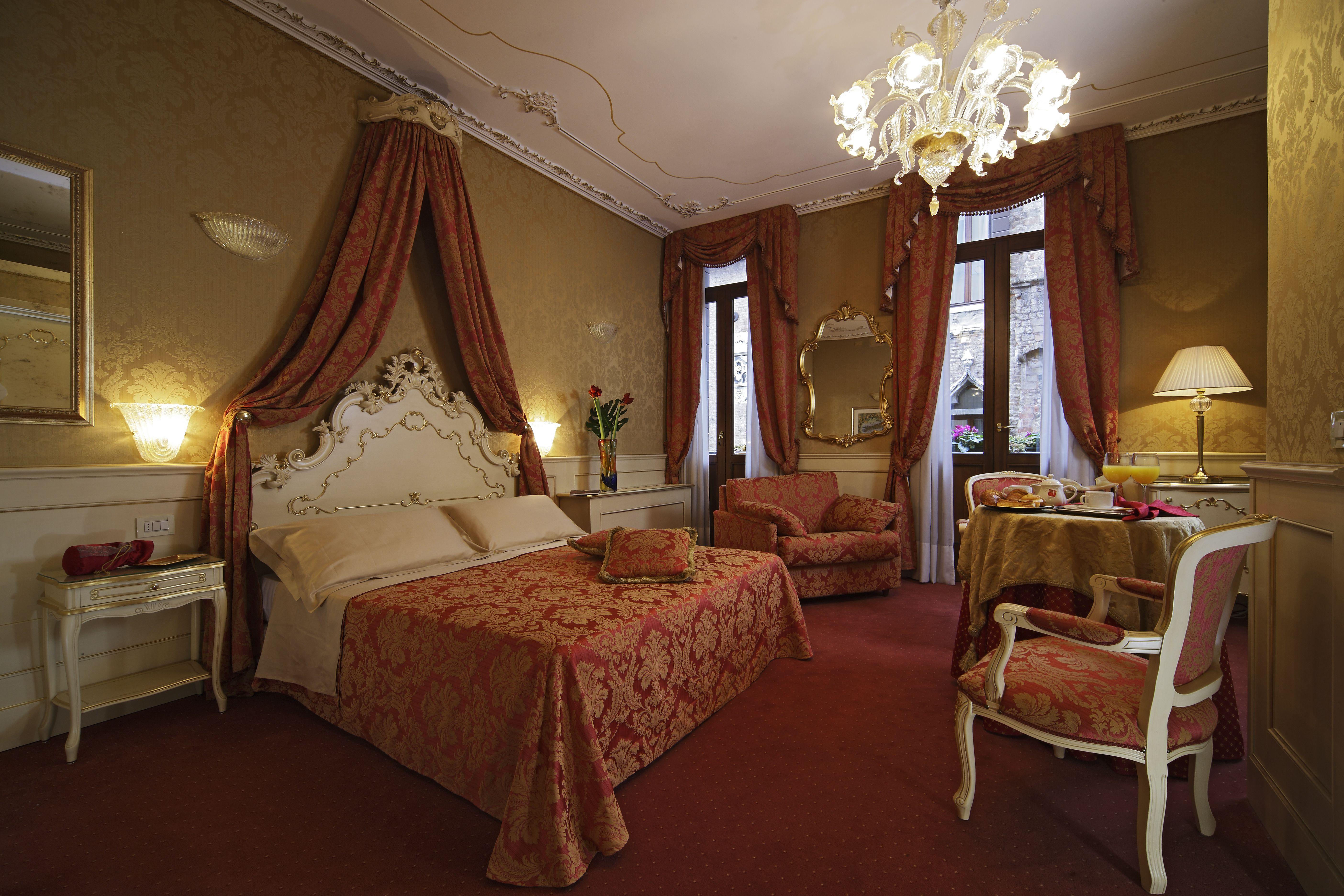 Becher Hotel Venise