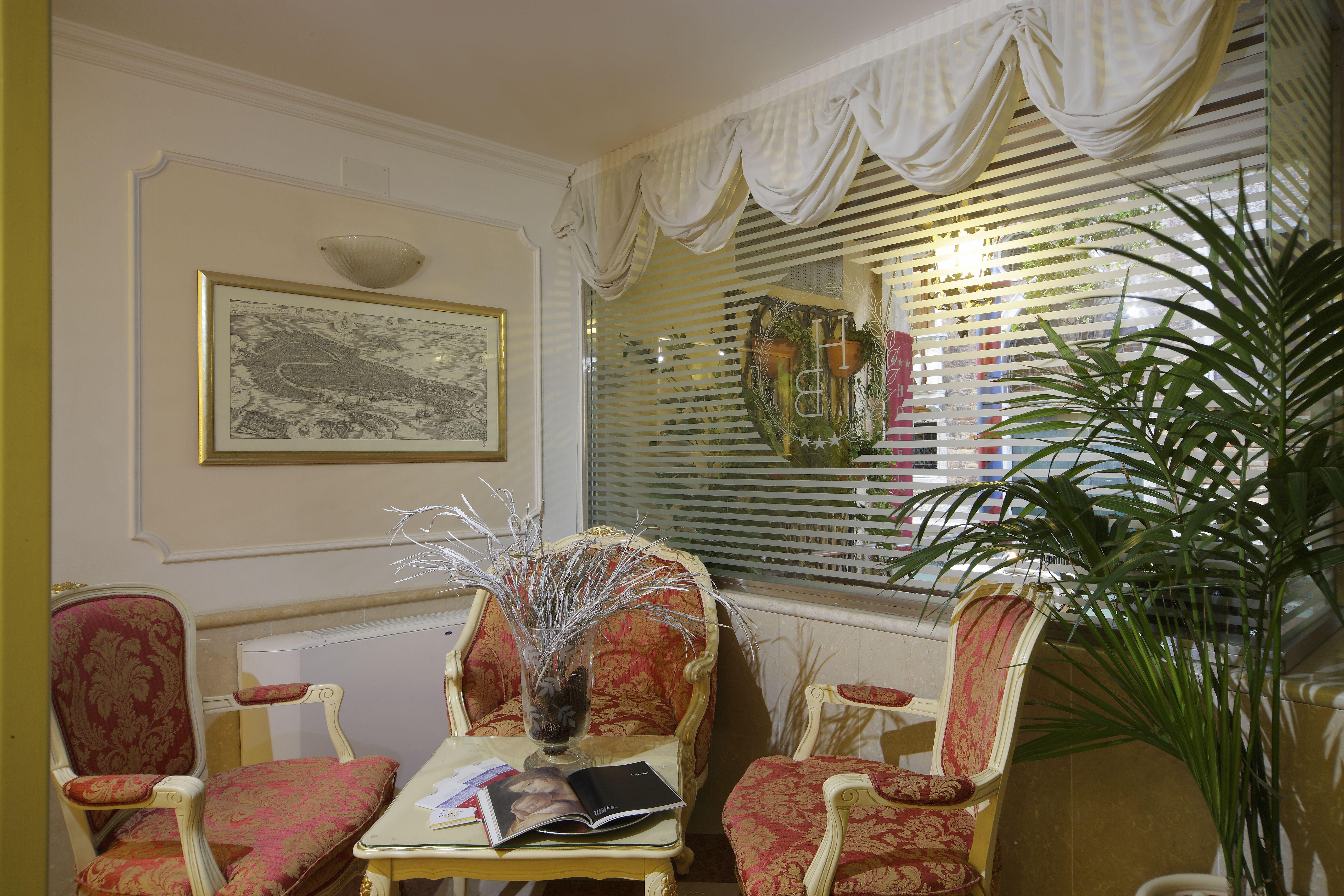 Becher Hotel