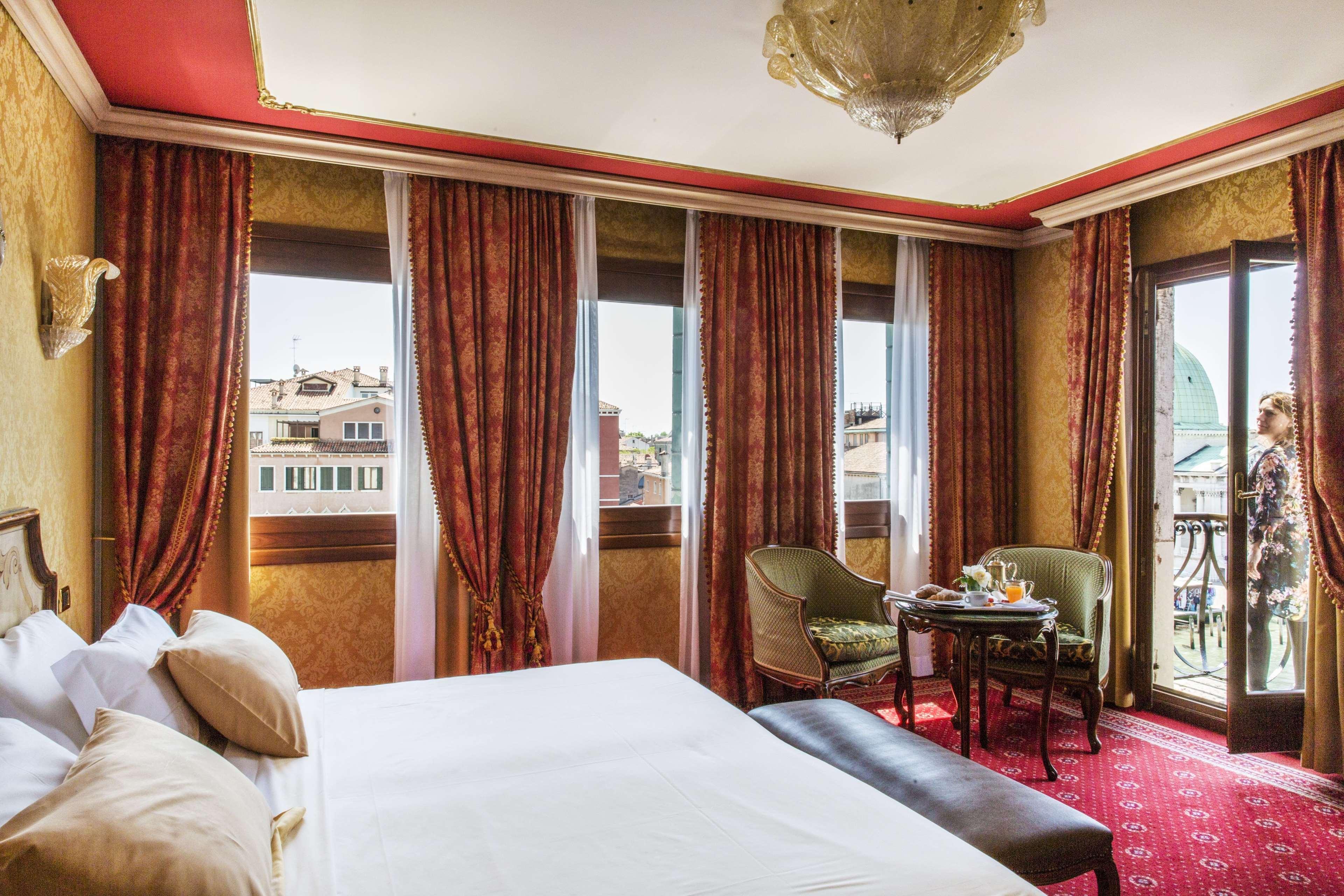 Hotel Nh Santa Lucia 4*