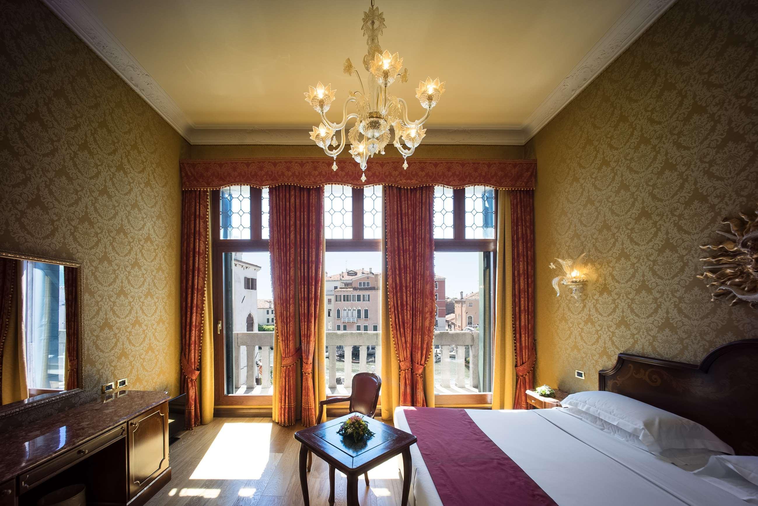 Nh Santa Lucia Hotel
