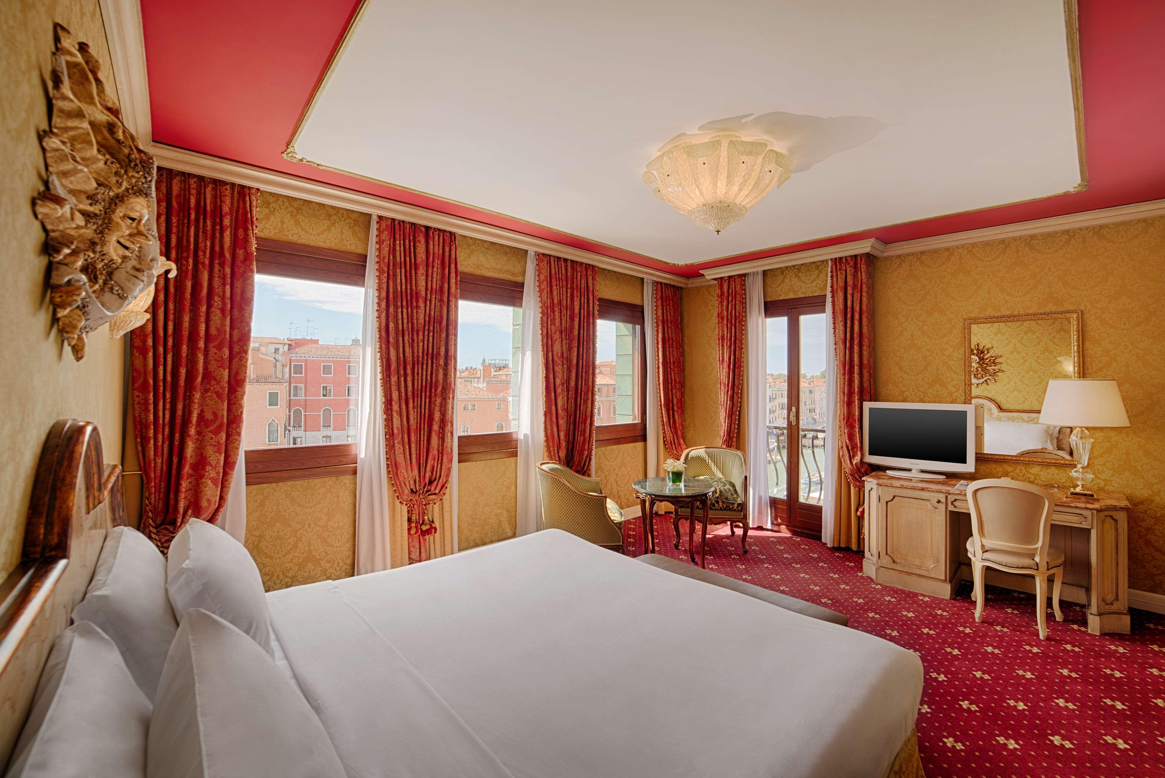 Nh Santa Lucia Hotel 4*