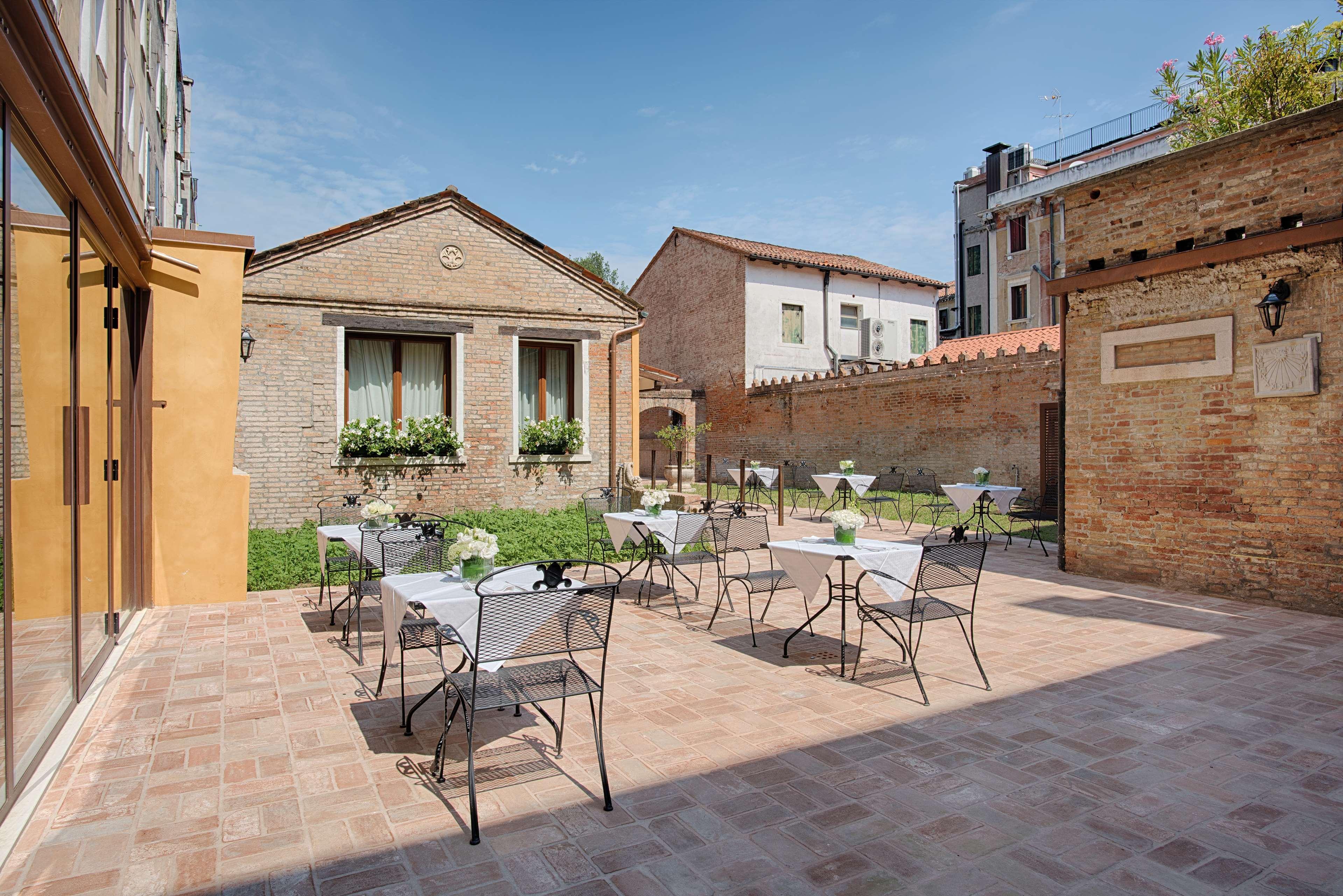 Nh Santa Lucia Hotel